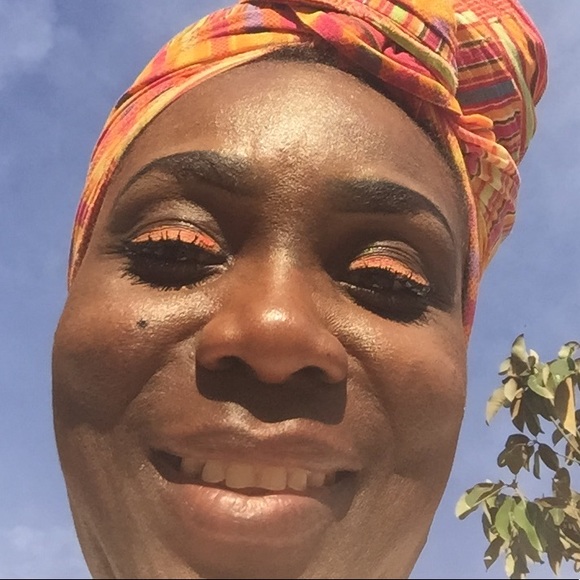 Profile Picture of Shakcoryah Roots (@phylesha_lynch) on Poshmark