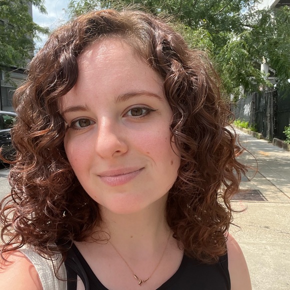 Profile Picture of Ariel Adler (@aadl27) on Poshmark