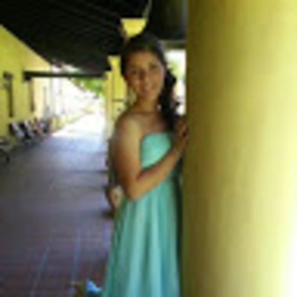 Profile Picture of Madeline Aleman (@madeline2233) on Poshmark