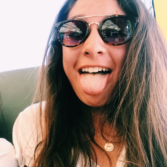 Profile Picture of Tori Darling (@tori_darling) on Poshmark