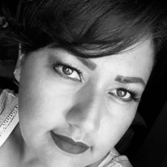 Profile Picture of Iris Cisneros (@iriscisneros532) on Poshmark