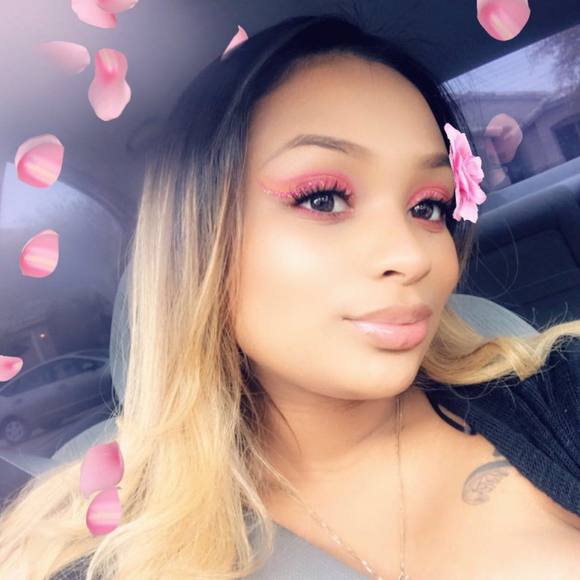Profile Picture of Anita Luna (@anitalansdon12) on Poshmark