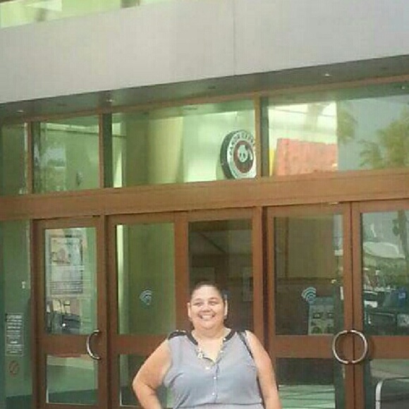 Profile Picture of Orlanda Wallace (@landa50) on Poshmark