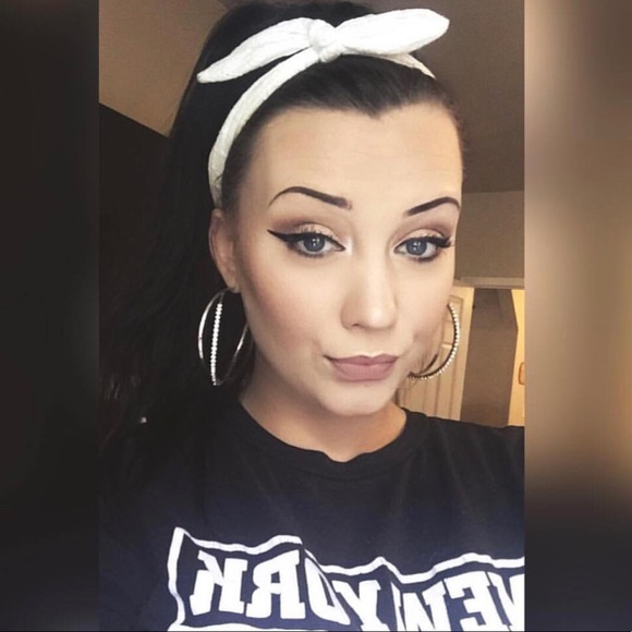 Profile Picture of Lisa Ritter (@lisaritter19) on Poshmark