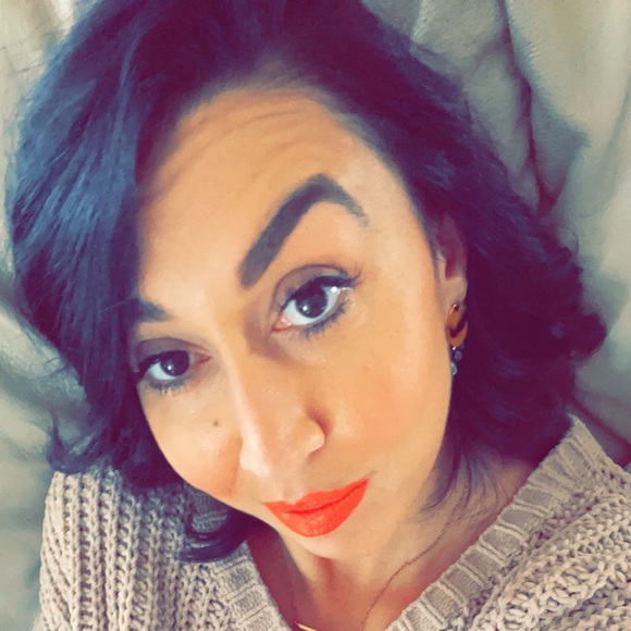 Profile Picture of Arielle Hayes (@arielle_hayes) on Poshmark