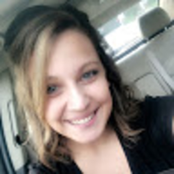 Profile Picture of Michaela Nicole (@fitfourcru2527) on Poshmark