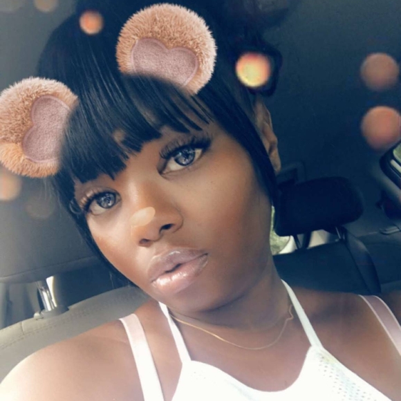 Profile Picture of Ariel Green (@arielgreen50) on Poshmark