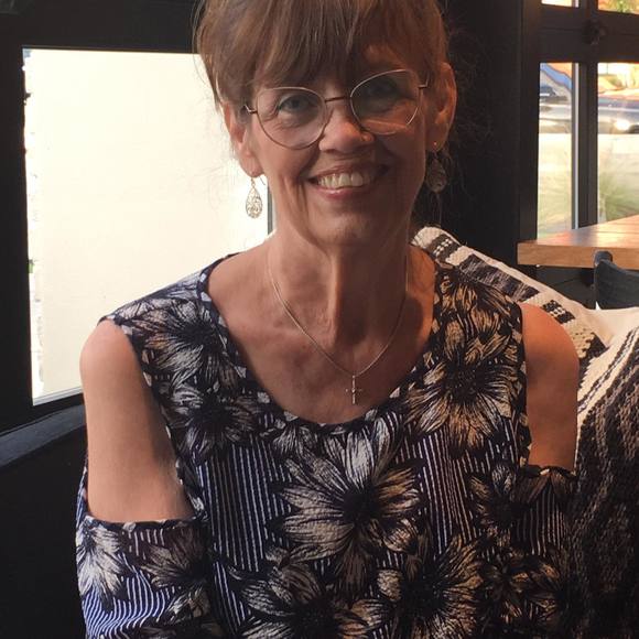 Profile Picture of Cindy Littlejohn (@cindysharp1) on Poshmark