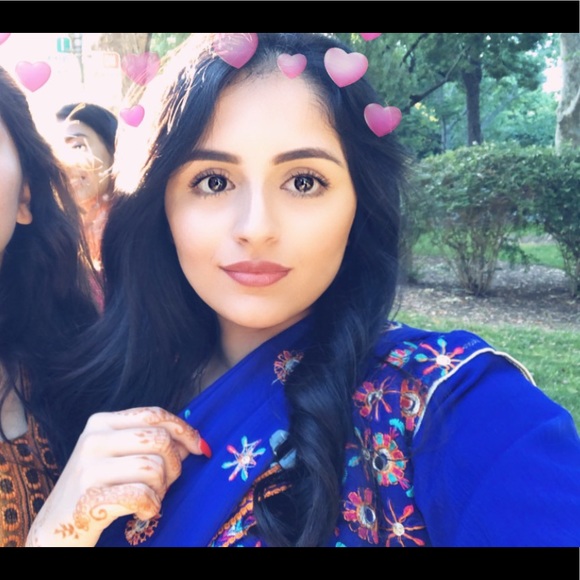 Profile Picture of Gulsoma Mashriqi (@gmashriqi) on Poshmark