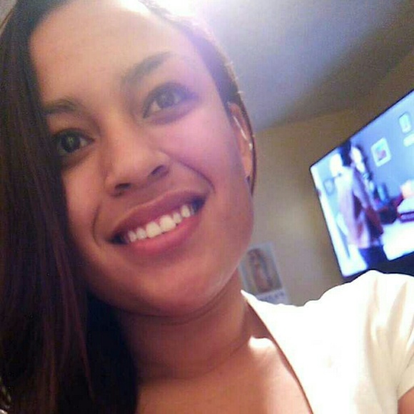 Profile Picture of Claudia Casio (@claudia0826) on Poshmark