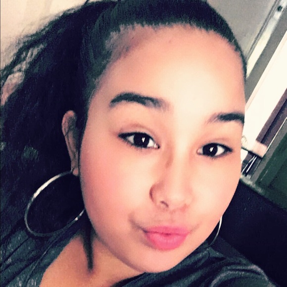 Profile Picture of Julissa Espinal (@julissaespinal) on Poshmark