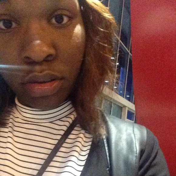 Profile Picture of Jasmine Browner (@jasminebrowner) on Poshmark