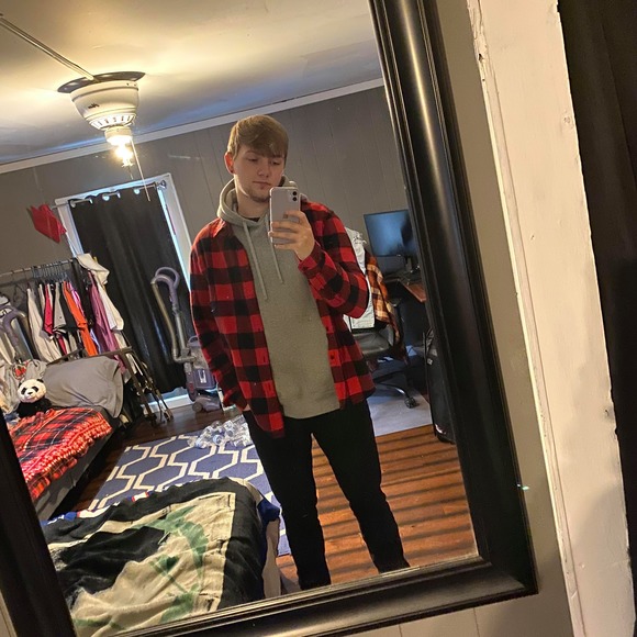 Profile Picture of Derek Ames (@derekames) on Poshmark