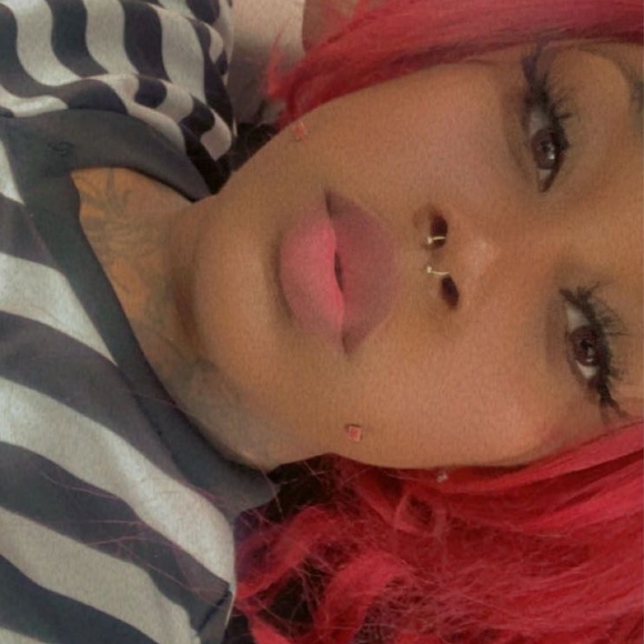 Profile Picture of Laketa Thompson (@keke90s) on Poshmark