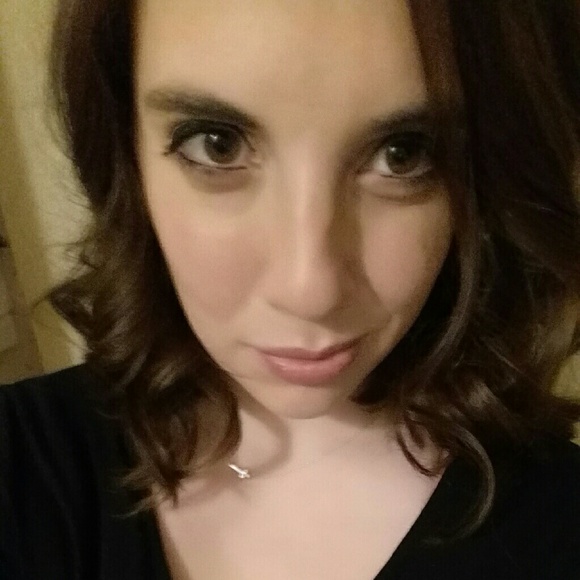 Profile Picture of Laura Roumell (@lroumell) on Poshmark