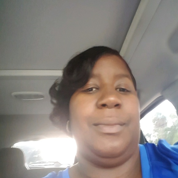 Thanease Roberts - Poshmark Profile Picture of Thanease Roberts (@thanease2) on Poshmark