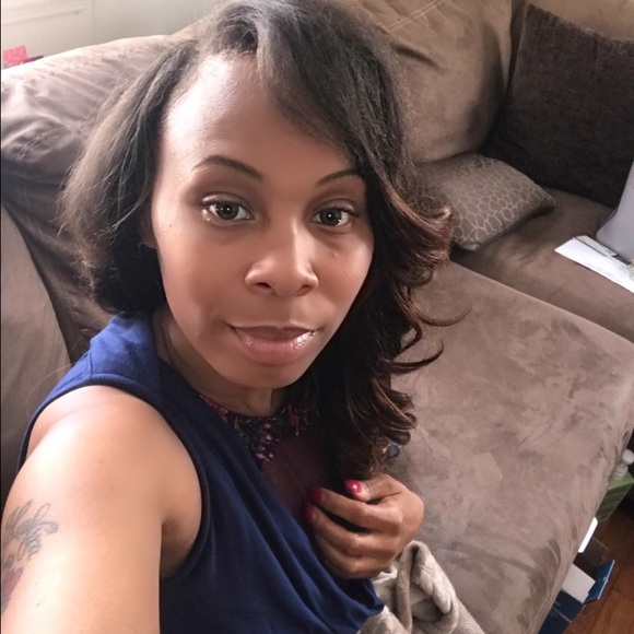 Profile Picture of Talika Barber (@talikab) on Poshmark