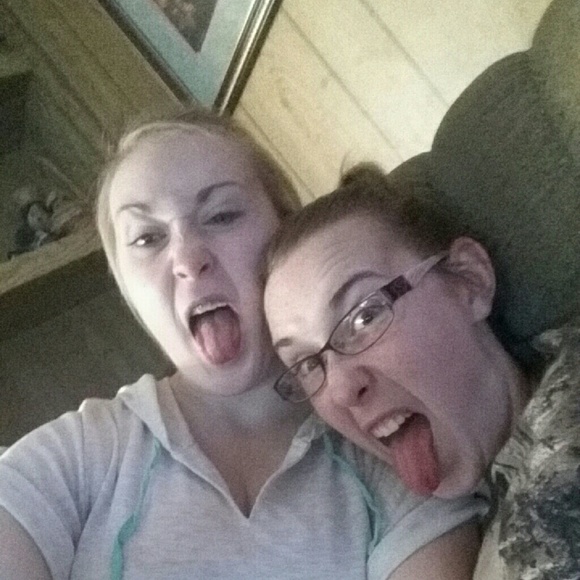 Profile Picture of Brittney Block (@brittneyblock9) on Poshmark