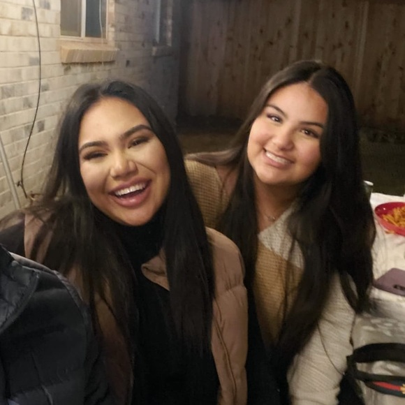 Profile Picture of Hilary Perez (@perezhilary489) on Poshmark