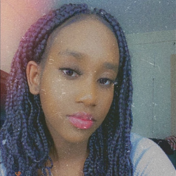 Profile Picture of Laurine Kalisa (@laurine_kalisa) on Poshmark