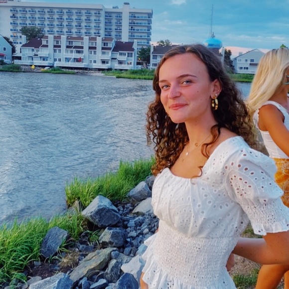Profile Picture of Caroline Enoch (@cenoch109) on Poshmark