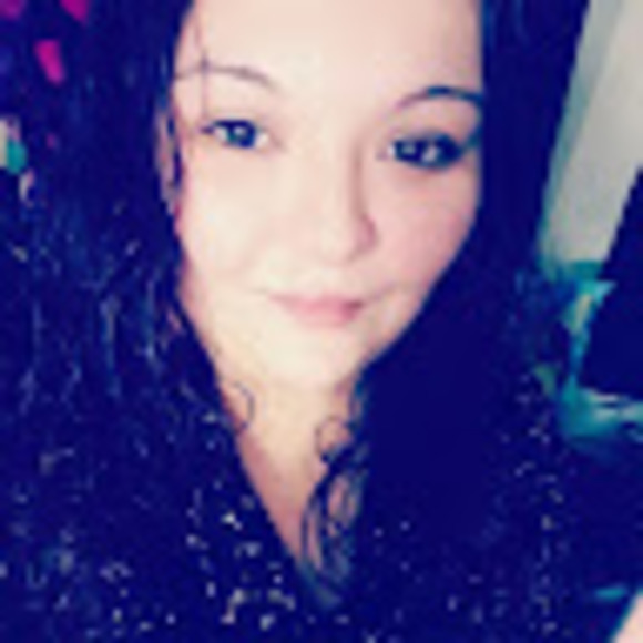 Profile Picture of Angelina Verissimo (@angieebabyy420) on Poshmark