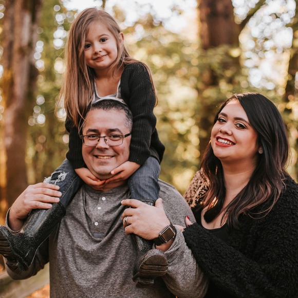 Profile Picture of Lisa Barker (@lisamariebarker) on Poshmark