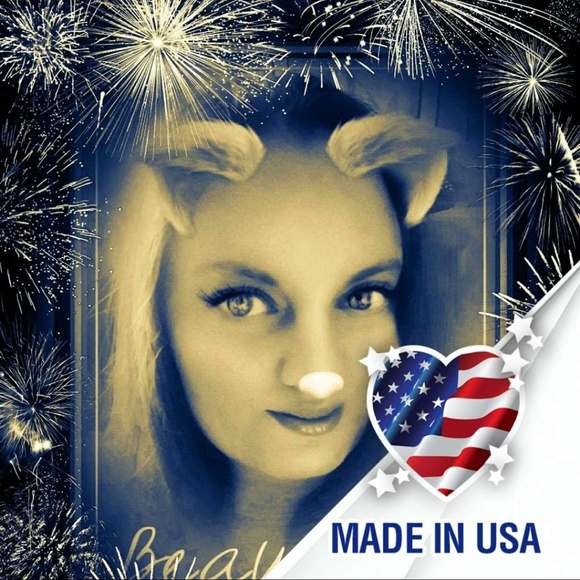 Profile Picture of Danielle Beevers (@blue_lover69us) on Poshmark