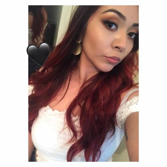 Profile Picture of Araceli Contreras (@chelsc_xo) on Poshmark