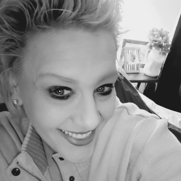 Profile Picture of Shannon Gissinger (@nanadinosaur2) on Poshmark