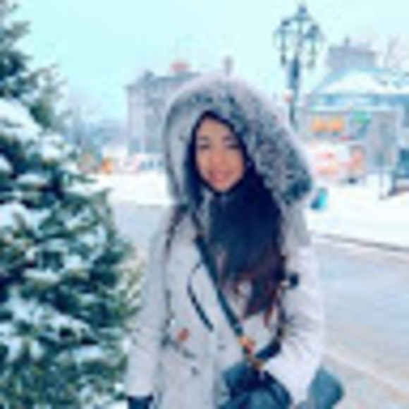 Profile Picture of Michelle Salvati (@michellesalv21) on Poshmark