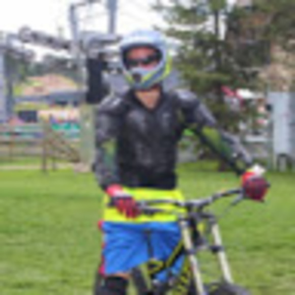 Nick Ingolia - Poshmark Profile Picture of Nick Ingolia (@ningolia1) on Poshmark