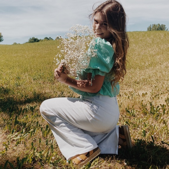 Profile Picture of Anna Tollefson (@annatollefson) on Poshmark