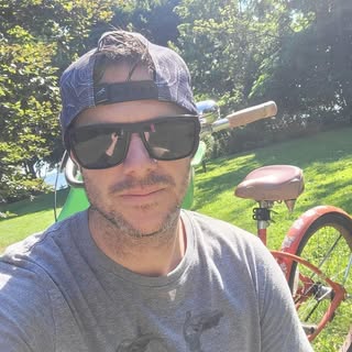 Profile Picture of Jason Bayley (@rocknrollerj) on Instagram