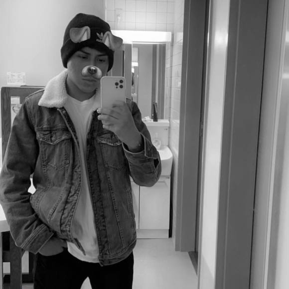 Profile Picture of Luis Cubias (@luiscubias) on Poshmark