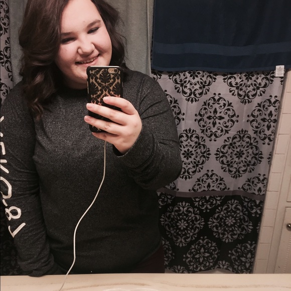 Profile Picture of Shelby Roark (@roark_shelby) on Poshmark