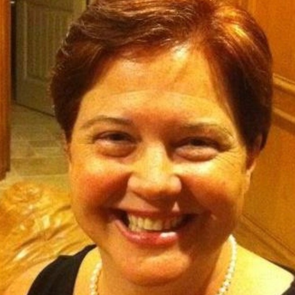 Profile Picture of Alison Hale (@alisonchale) on Poshmark