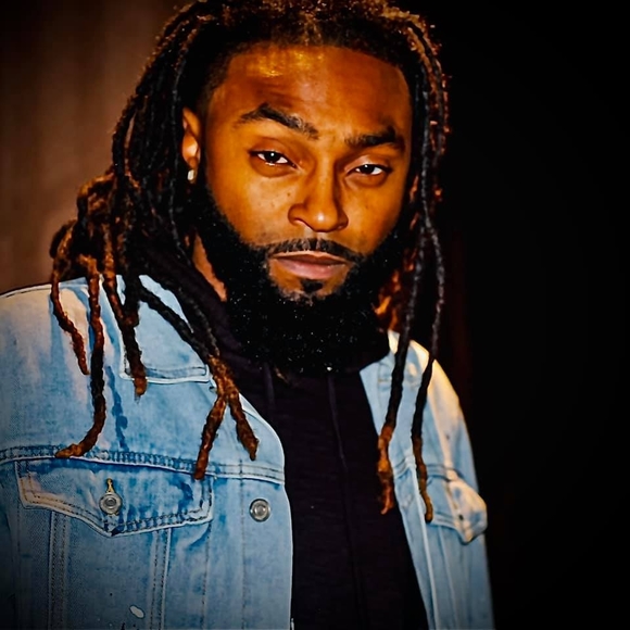 Profile Picture of Jonathan Gentle (@arsenalras) on Poshmark