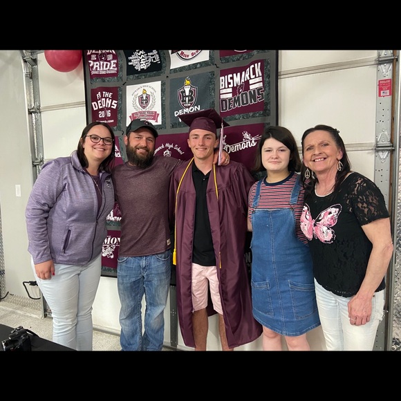 Profile Picture of Tavey Strand (@taveystrand) on Poshmark