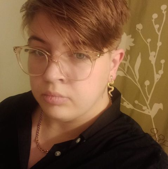 Profile Picture of Sydney Harvell (@sydneyharvell01) on Poshmark