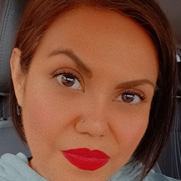 Profile Picture of April Jimenez (@arjimenez79) on Poshmark