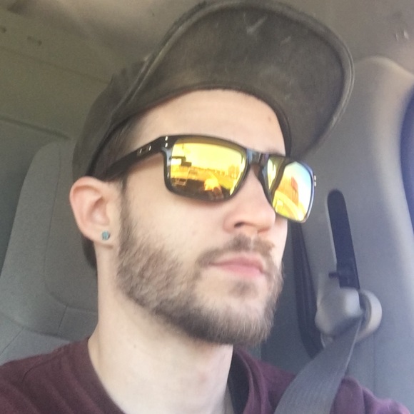 Profile Picture of Brett Ottman (@brett89) on Poshmark