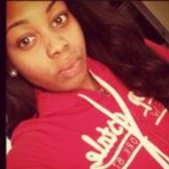 Profile Picture of Octavia Robertson (@taebeauty856) on Poshmark