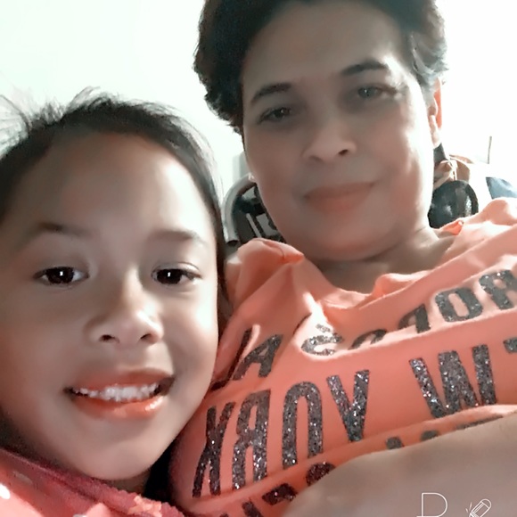 Profile Picture of Fe Lipski (@sammyboo01) on Poshmark