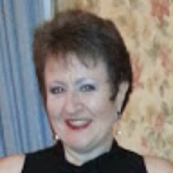 Profile Picture of Melanie Palmgren (@mrskyteapot) on Poshmark