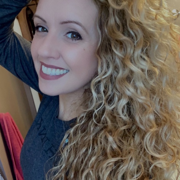 Profile Picture of Mandy Conzelmann (@mandyconzelmann) on Poshmark