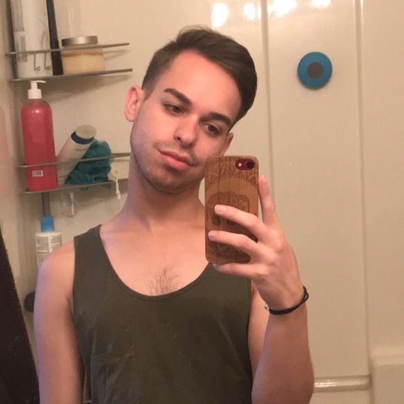 Profile Picture of Travis Dunston (@tdunston95) on Poshmark