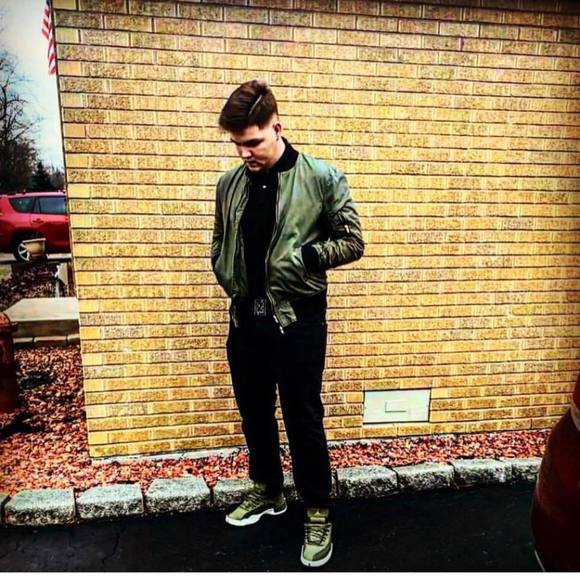 Profile Picture of Steven Hotwagner (@stevenbh22) on Poshmark