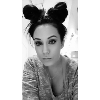 Profile Picture of Ashley Pierce (@AshleyPi3rce) on Twitter