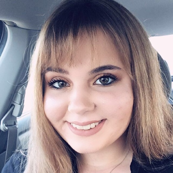 Profile Picture of Sierra Keanum (@sierrakeanum) on Poshmark